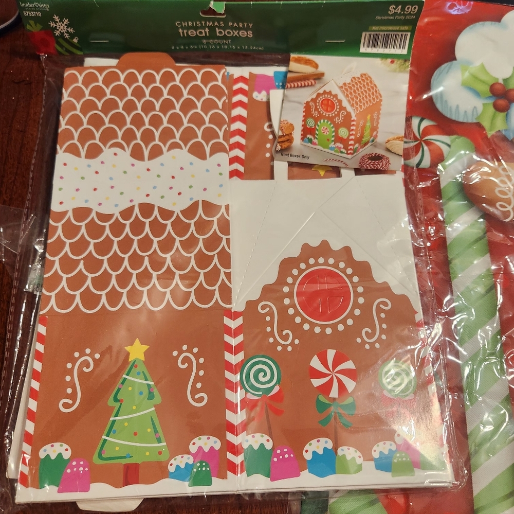 Gingerbread Decor Set - Picture 6 of 11